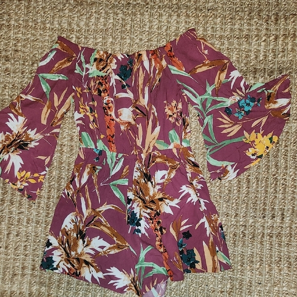 Tropical Floral Off-Shoulder Romper - Picture 3 of 3